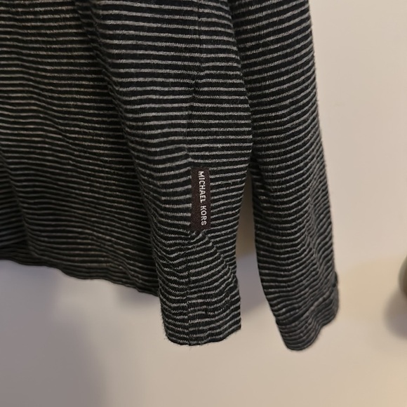 Michael Kors hooded 1/4 button long sleeve size XL - Picture 3 of 4